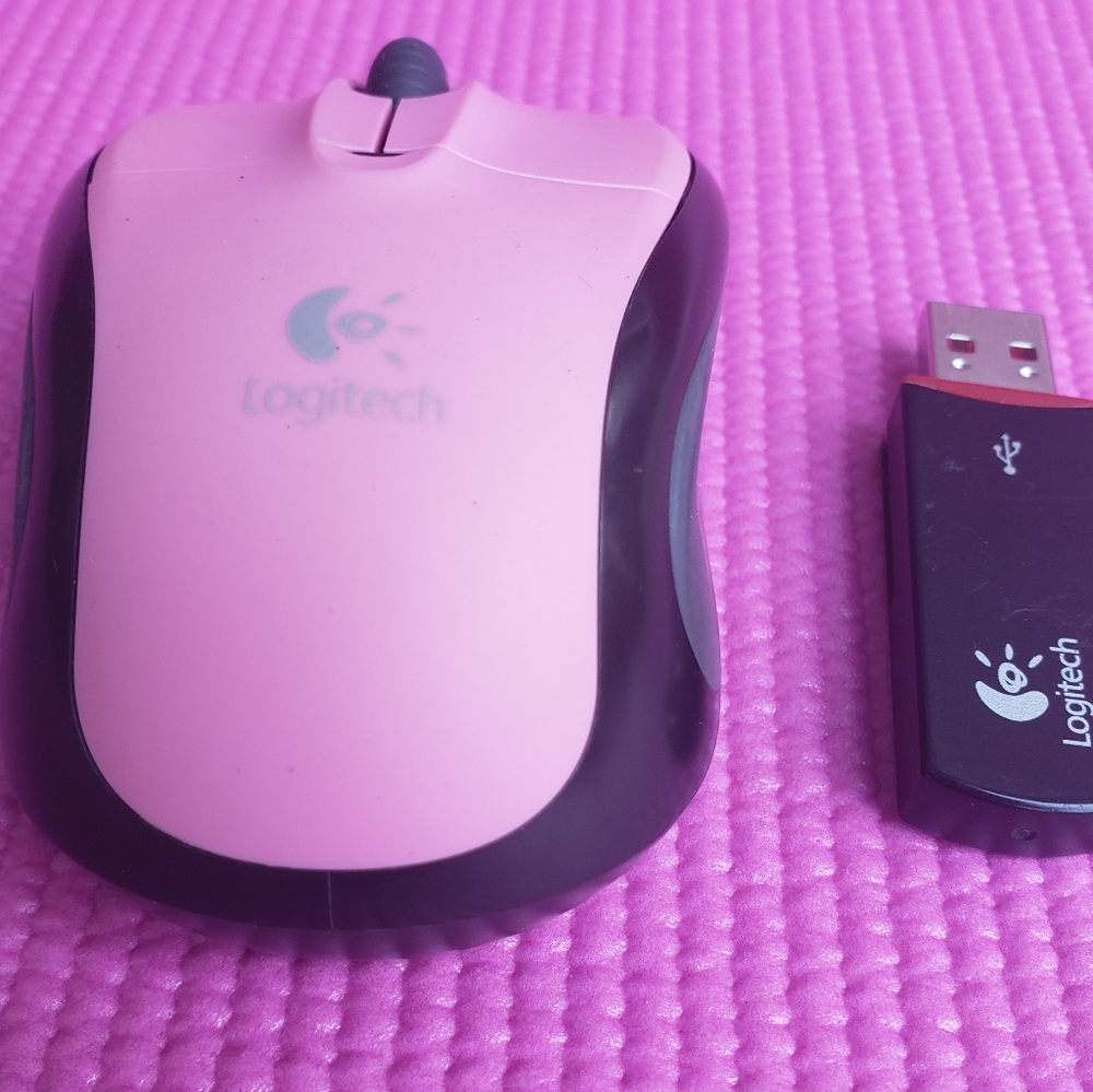 Logitech V220 3-Button Wireless Mouse - Picture 3 of 11